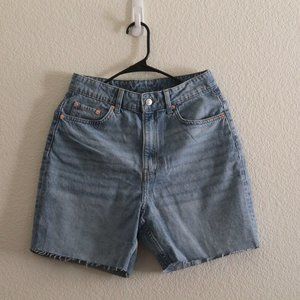H&M HIGH WAIST BERMUDA SHORT LIGHT DENIM JEANS